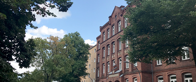 Schulbezogene Sozialarbeit an der Konrad-Agahd-Schule, „Anerkannte Modellschule für PC- und Onlinekompetenz“, Berlin Neukölln,Schulgebäude Schulbezogene Sozialarbeit an der Konrad-Agahd-Schule, „Anerkannte Modellschule für PC- und Onlinekompetenz“, Berlin Neukölln,Schulgebäude